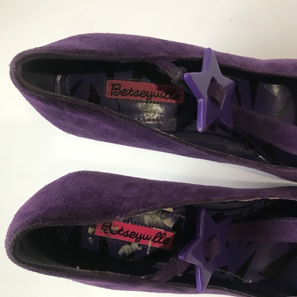 Betseyville XOX Betsey Star Strap Suede Heels 8 - Picture 6 of 8